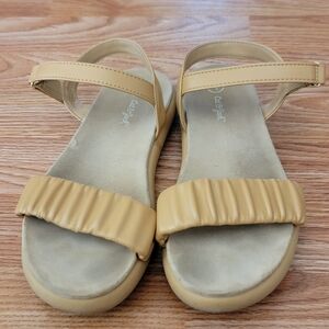 Cat & Jack Girl's Tan Sandals Size 4